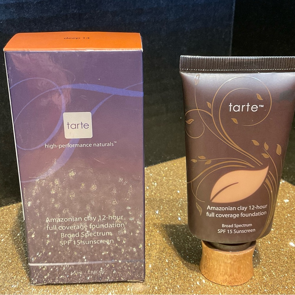 Tarte Amazonian Clay foundation in DEEP 14 - Picture 3 of 8